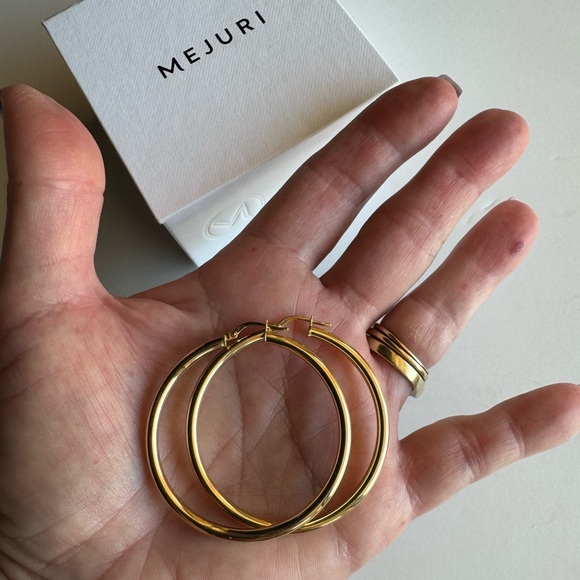 Mejuri 14k Large Tube Hoops - Picture 8 of 13